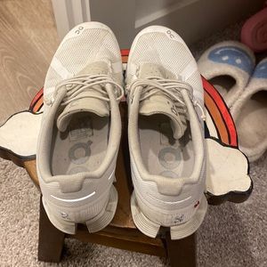 OnCloud Laceless Tennis Shoe